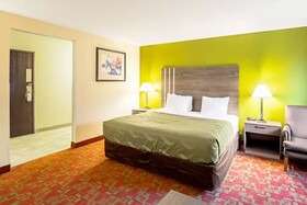 Norwood Inn & Suites Milwaukee