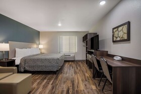 WoodSpring Suites Milwaukee Menomonee Falls