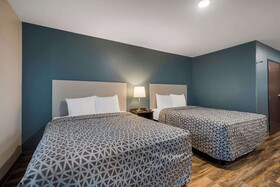 WoodSpring Suites Milwaukee Menomonee Falls