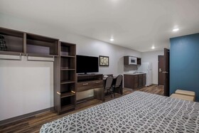 WoodSpring Suites Milwaukee Menomonee Falls