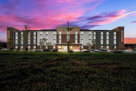 WoodSpring Suites Milwaukee Menomonee Falls