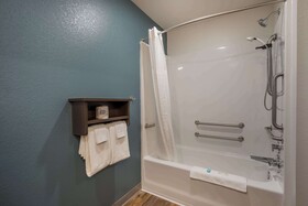 WoodSpring Suites Milwaukee Menomonee Falls