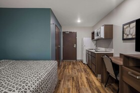 WoodSpring Suites Milwaukee Menomonee Falls