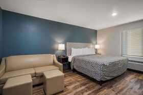 WoodSpring Suites Milwaukee Menomonee Falls