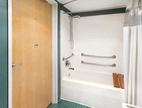 Days Inn by Wyndham Neenah