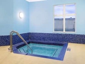 Days Inn by Wyndham Neenah