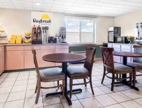 Days Inn by Wyndham Neenah