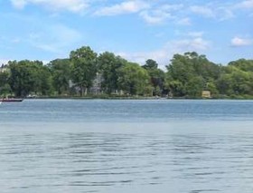 Days Inn by Wyndham Neenah