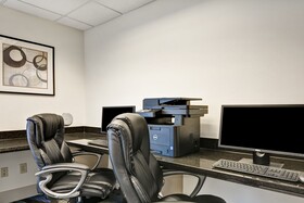 Holiday Inn Express Hotel & Suites Milwaukee - New Berlin