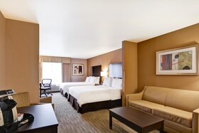 Holiday Inn Express Hotel & Suites Milwaukee - New Berlin