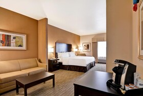 Holiday Inn Express Hotel & Suites Milwaukee - New Berlin