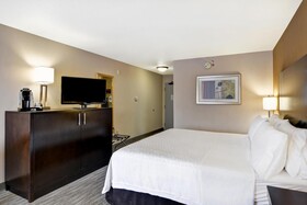 Holiday Inn Express Hotel & Suites Milwaukee - New Berlin