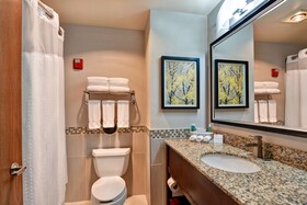 Holiday Inn Express Hotel & Suites Milwaukee - New Berlin