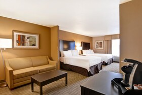 Holiday Inn Express Hotel & Suites Milwaukee - New Berlin
