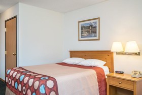 Super 8 by Wyndham Phillips