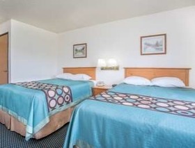 Super 8 by Wyndham Phillips