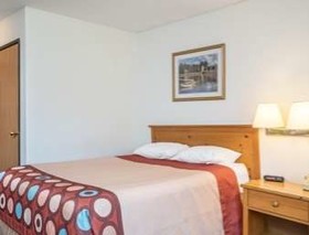 Super 8 by Wyndham Phillips