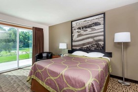 Super 8 by Wyndham Platteville