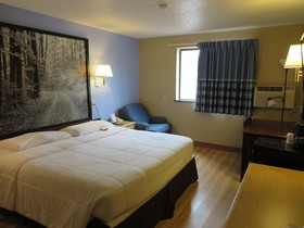 Super 8 by Wyndham Kenosha/Pleasant Prairie