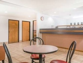 Super 8 by Wyndham Portage