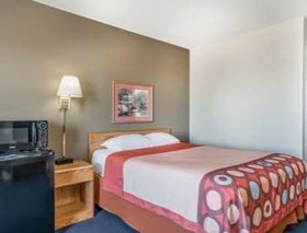 Super 8 by Wyndham Portage