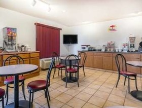 Super 8 by Wyndham Portage