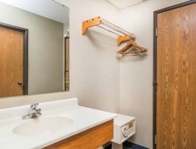 Super 8 by Wyndham Portage