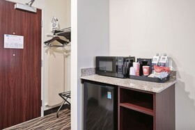 Cobblestone Hotel And Suites