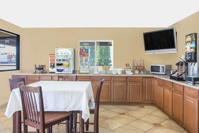 Super 8 by Wyndham Sheboygan WI