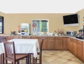 Super 8 by Wyndham Sheboygan WI