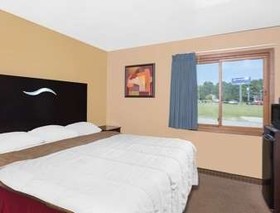 Super 8 by Wyndham Sheboygan WI