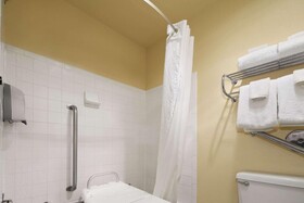 Days Inn & Suites by Wyndham Stevens Point