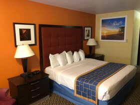 Days Inn & Suites by Wyndham Stevens Point
