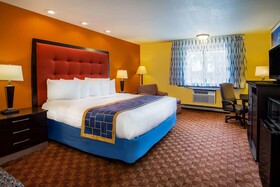 Days Inn & Suites by Wyndham Stevens Point