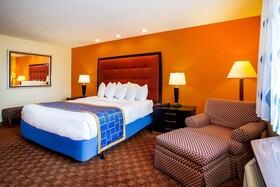 Days Inn & Suites by Wyndham Stevens Point