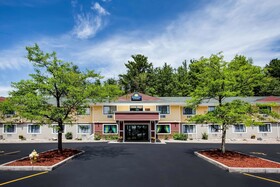 Days Inn & Suites by Wyndham Stevens Point
