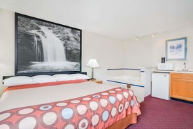 Super 8 by Wyndham Tomah Wisconsin