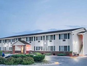 Super 8 by Wyndham Tomah Wisconsin
