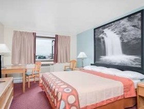 Super 8 by Wyndham Tomah Wisconsin