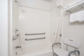 Days Inn & Suites by Wyndham Wausau