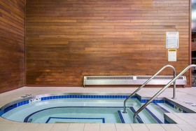 Days Inn & Suites by Wyndham Wausau