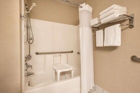 Country Inn & Suites by Radisson, West Bend, WI