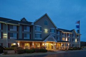 Country Inn & Suites by Radisson, West Bend, WI