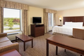 Hampton Inn & Suites West Bend