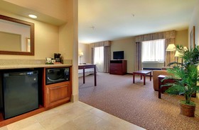 Hampton Inn & Suites West Bend