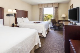 Hampton Inn & Suites West Bend