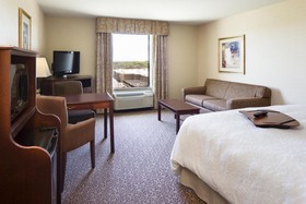Hampton Inn & Suites West Bend