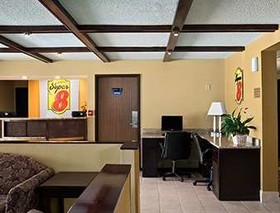 Super 8 by Wyndham Whitewater WI