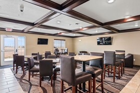 Cobblestone Hotel & Suites - Alpine