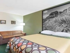 Super 8 by Wyndham Buffalo